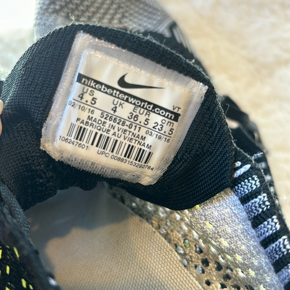 Nike Flyknit Racer - Picture 3 of 7